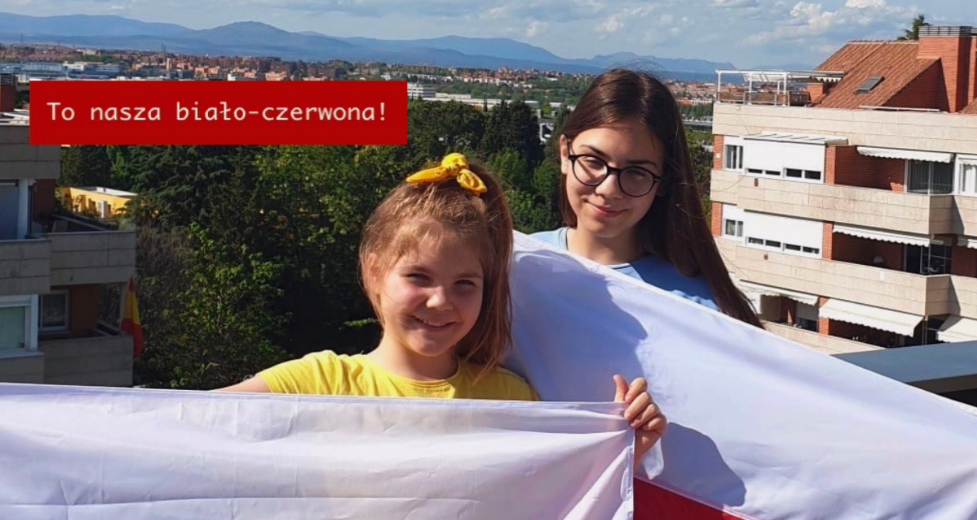 Nasi uczniowie świętują Dzień Polonii i Flagi Polskiej (galeria zdjęć)