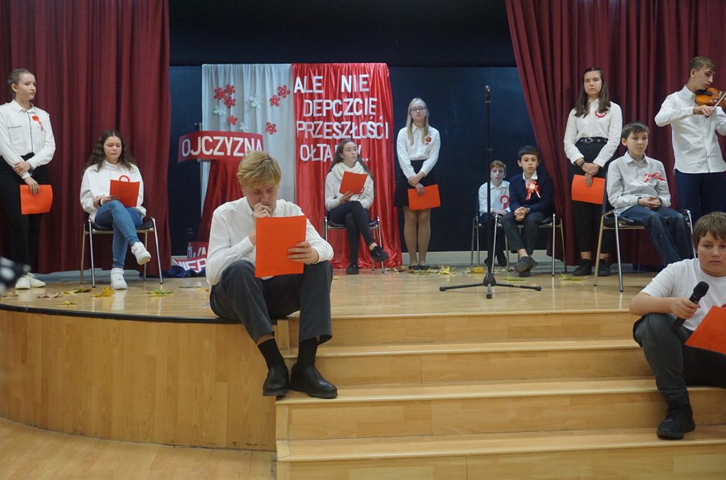 „ Ale nie depczcie przeszłości ołtarzy…”. Święto Niepodległości w naszej Szkole